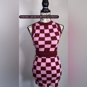 here i am selling a two piece set, very stretchy and still in excellent conditio